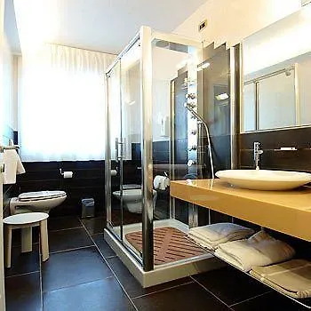 Dante Aparthotel 4*