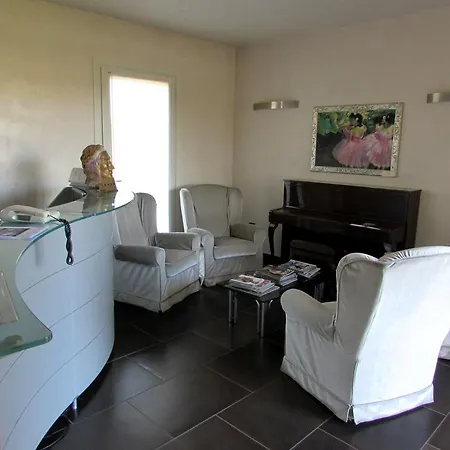 Aparthotel Dante 4*