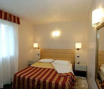 Dante Aparthotel